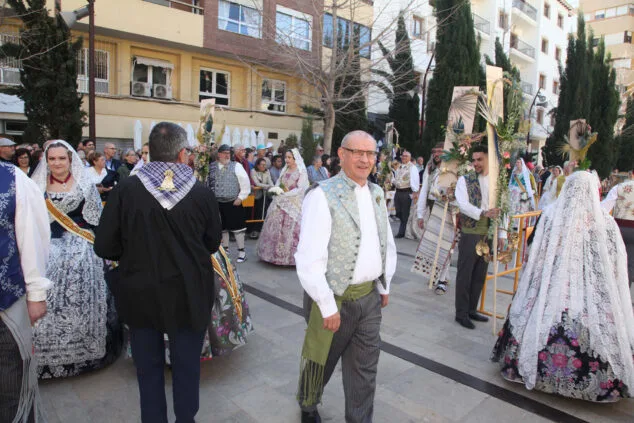 Dénia celebra la ofrenda de flores de las Fallas, en una jornada llena de color y tradición 57 ofrenda de fallas en denia de 2023 49
