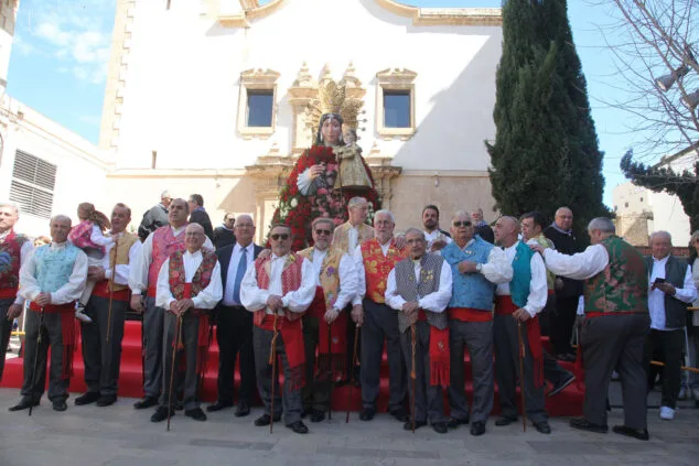 Dénia celebra la ofrenda de flores de las Fallas, en una jornada llena de color y tradición 53 ofrenda de fallas en denia de 2023 53
