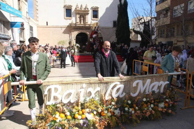 Dénia celebra la ofrenda de flores de las Fallas, en una jornada llena de color y tradición 47 ofrenda de fallas en denia de 2023 59