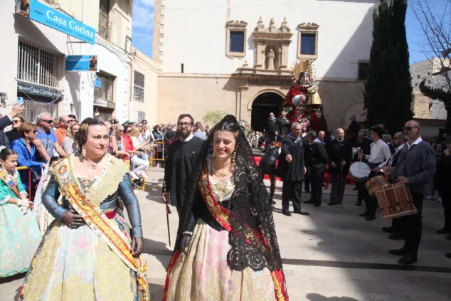 Dénia celebra la ofrenda de flores de las Fallas, en una jornada llena de color y tradición 26 ofrenda de fallas en denia de 2023 80