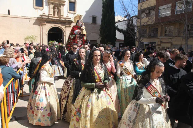 Dénia celebra la ofrenda de flores de las Fallas, en una jornada llena de color y tradición 21 ofrenda de fallas en denia de 2023 85