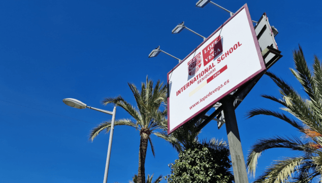 panel publicitario del colegio internacional de lope de vega