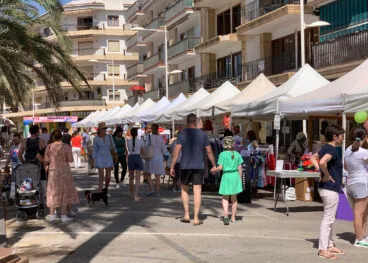 personas en la ii fira del stock de xabia en 2022 archivo