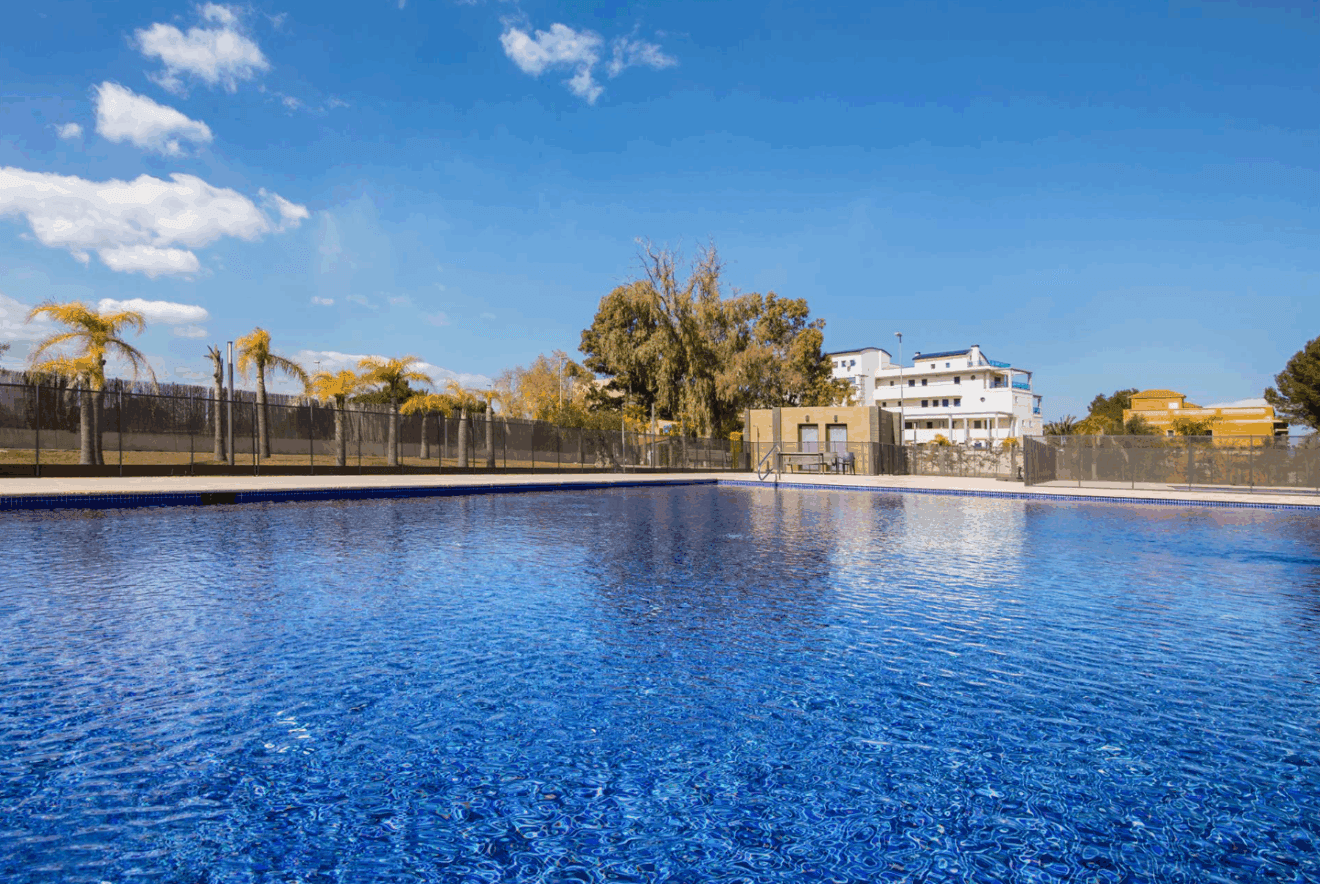 Piscina comunitaria del apartamento