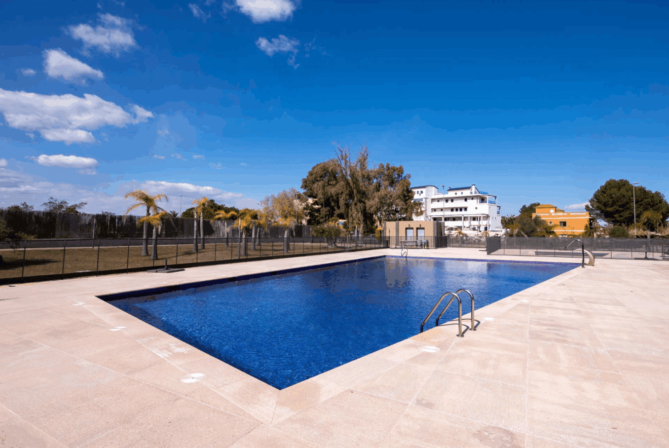 Piscina comunitaria perfecta para el verano