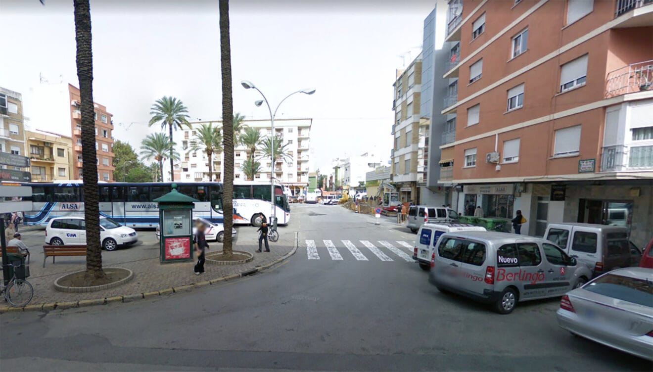 Plaza Arxiduc Carles cuando se usaba como parada de autobuses y seguía siendo una rotonda