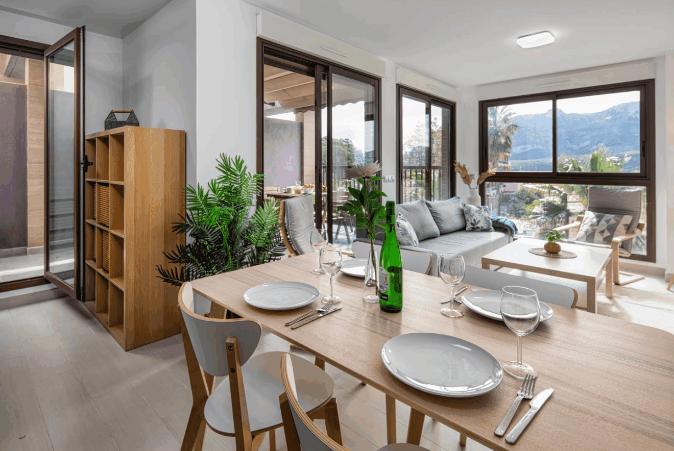 Salón-comedor de la vivienda con acceso a la terraza