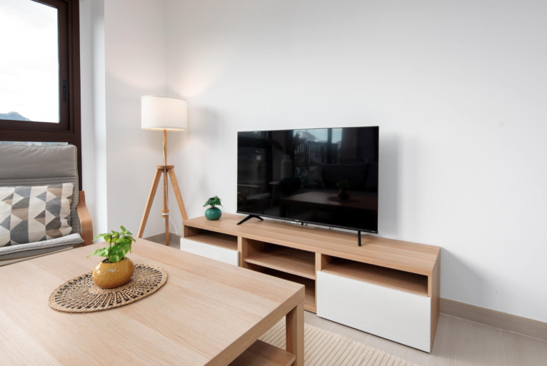 Smart TV en el comedor de la vivienda