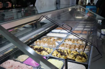 Surtido de sabores en la Jornada Europea del Helado Artesano 2023 en Dénia