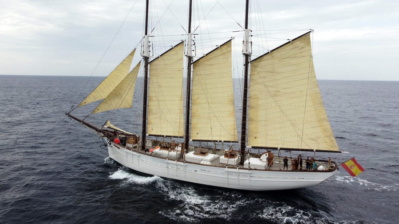 Velero Pascual Flores
