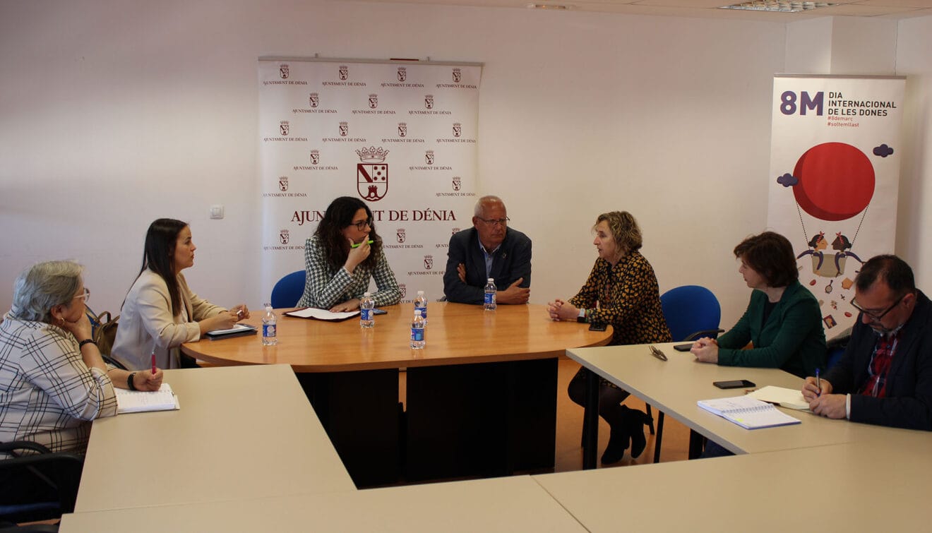 Visita de la consellera de Igualdad y Políticas Inclusivas, Aitana Mas, a Dénia