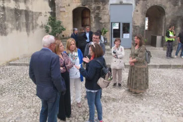 Visita de Pilar Bernabé a los trabajos del Castillo 04
