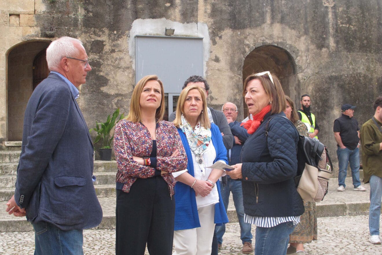 Visita de Pilar Bernabé a los trabajos del Castillo 06