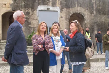 Visita de Pilar Bernabé a los trabajos del Castillo 06