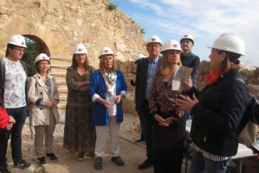 Visita de Pilar Bernabé a los trabajos del Castillo 08