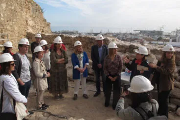 Visita de Pilar Bernabé a los trabajos del Castillo 09