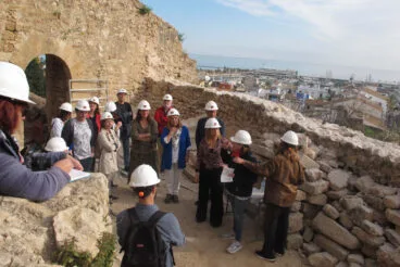 Visita de Pilar Bernabé a los trabajos del Castillo 10