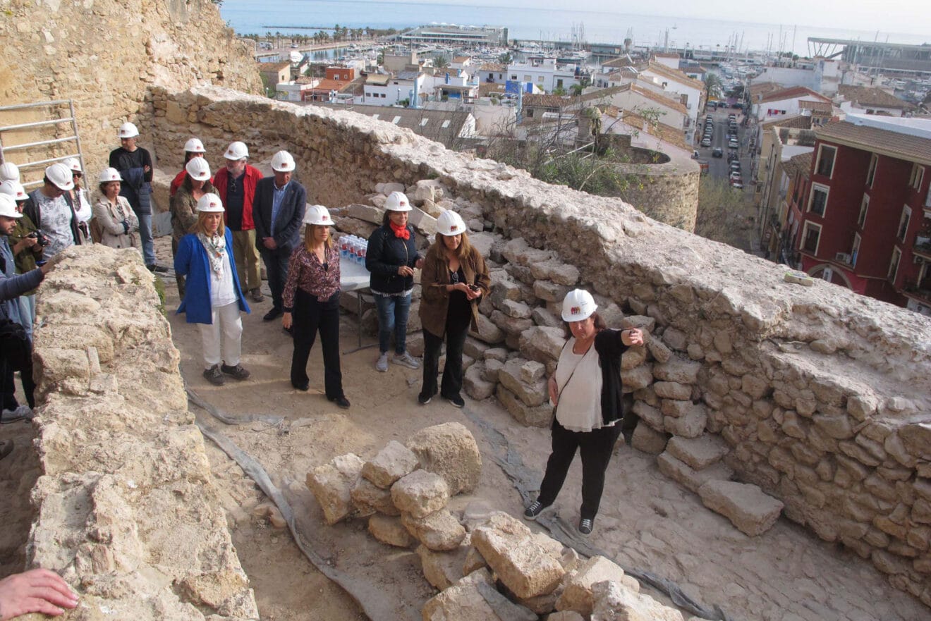Visita de Pilar Bernabé a los trabajos del Castillo 14