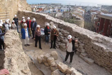 Visita de Pilar Bernabé a los trabajos del Castillo 14