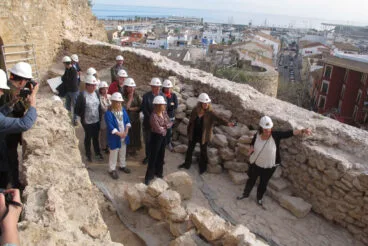 Visita de Pilar Bernabé a los trabajos del Castillo 16
