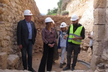 Visita de Pilar Bernabé a los trabajos del Castillo 19