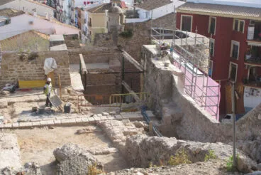 Visita de Pilar Bernabé a los trabajos del Castillo 22
