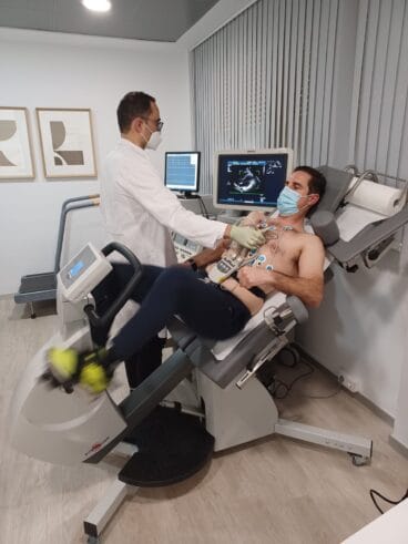 Bicicleta de decúbito para realizar ecocardiografías Doppler de esfuerzo