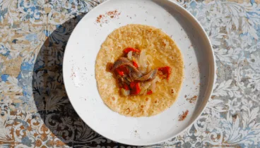 Coca de dacsa con escalivada y anchoas – Tradició