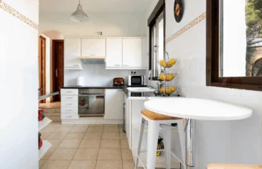 Cocina de la villa completamente equipada
