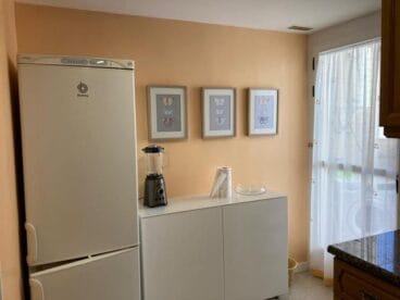 Cocina independiente con salida a una galería