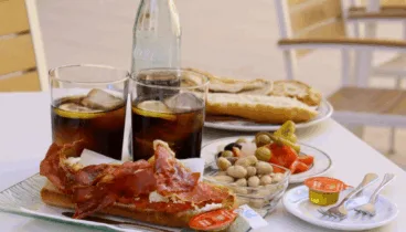Desayunos completos de bocadillo o tostada en Olimpo