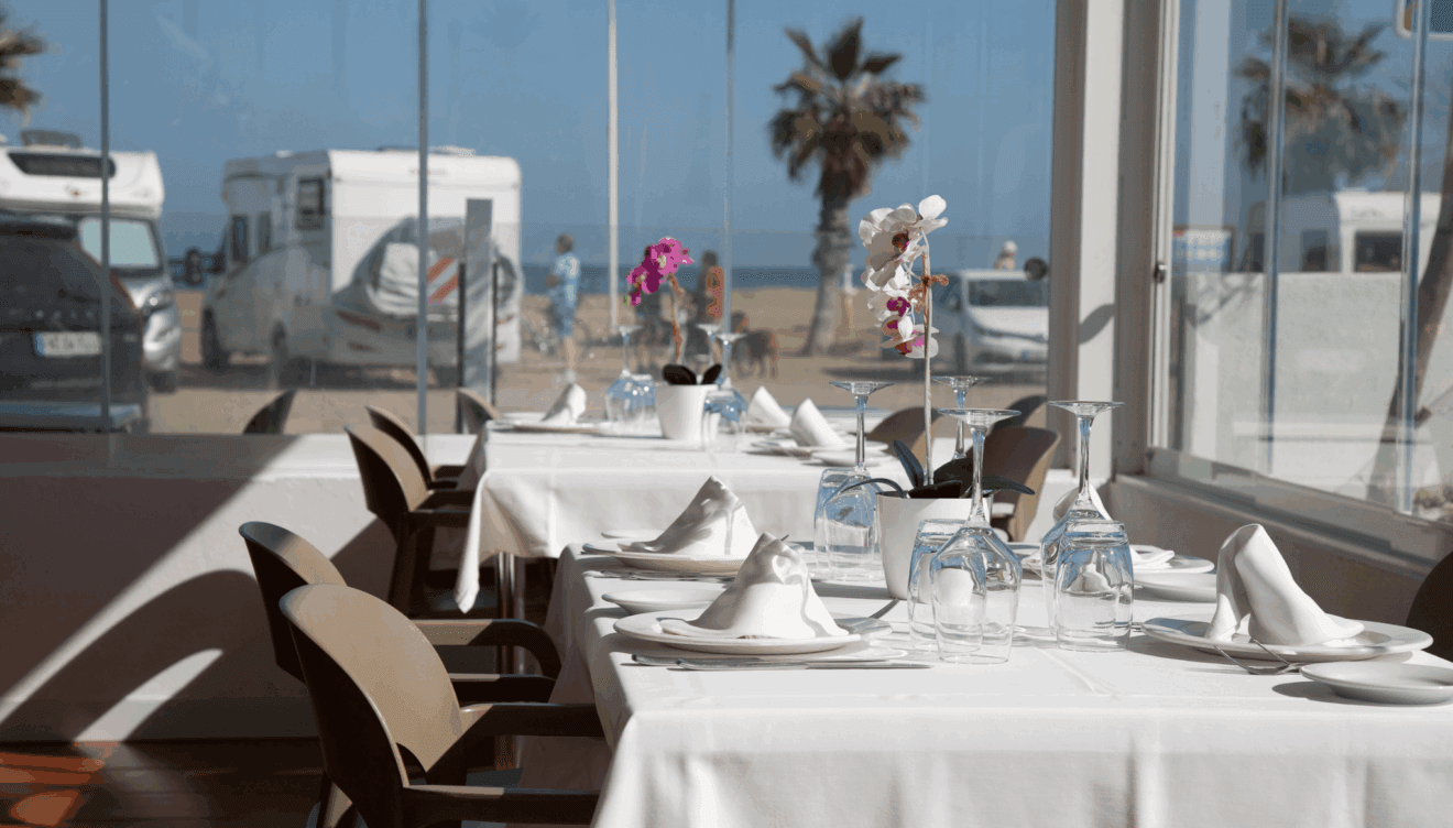 En Restaurante Fernando podrás disfrutar de sus salones y terrazas