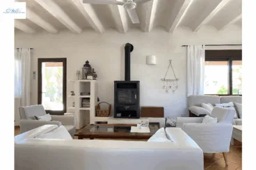 Espacios amplios y luminosos en el salón