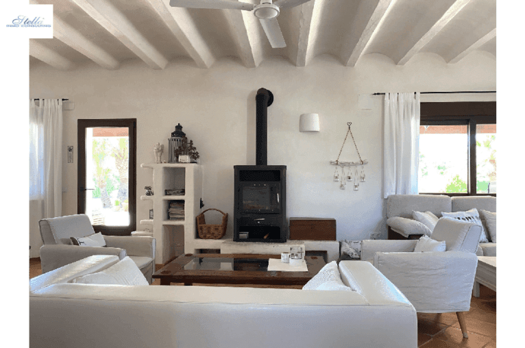 Espacios amplios y luminosos en el salón