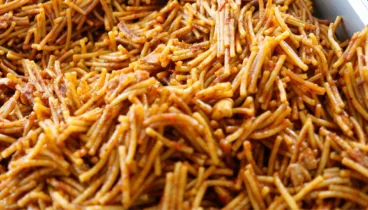 Fideuà tradicional mediterránea elaborada con marisco fresco en Dénia