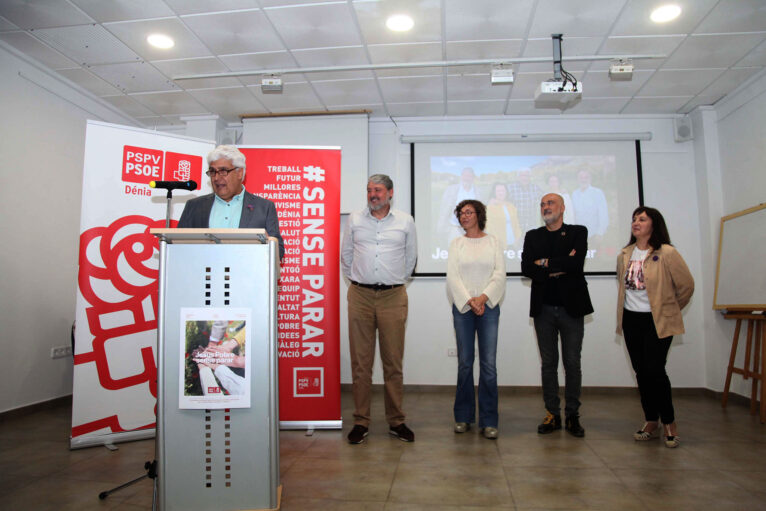 Joan Fornés y su equipo en la presentación de la candidatura