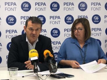 José Antonio Cristobal junto a Pepa Font en la presentación del programa económico del PP de Dénia