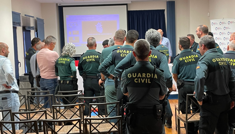 The Civil Guard and National Police are trained in cardiopulmonary resuscitation techniques
