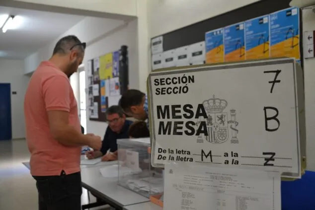 Imagen: Mesa electoral de Dénia en las pasadas elecciones