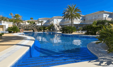 Piscina comunitaria del apartamento