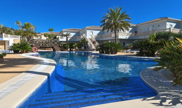 Imagen: Piscina comunitaria del apartamento