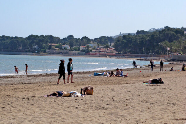 Imagen: Playa de la Marineta Cassiana durante la Pascua de 2021