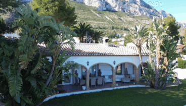 Preciosa villa con vistas al Montgó