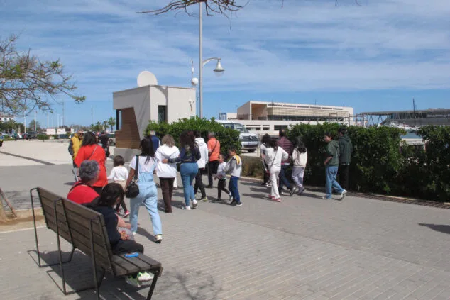 Dénia rebosa de vida en el puente de Pascua: una avalancha de turistas ya abarrota sus calles 46 primer dia del puente de pascua en denia 01