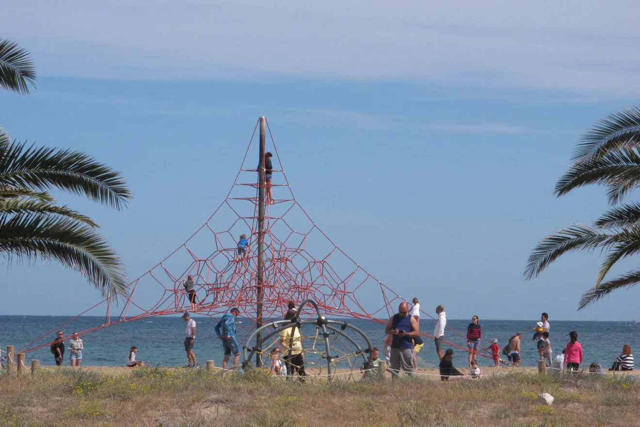 Primer día del puente de Pascua en Dénia  09