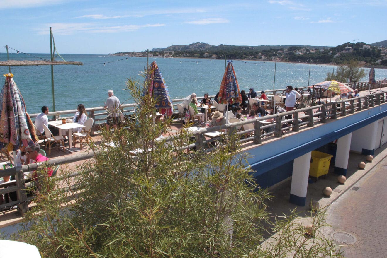Primer día del puente de Pascua en Dénia  37