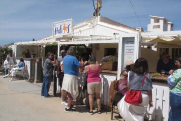 Primer día del puente de Pascua en Dénia  43