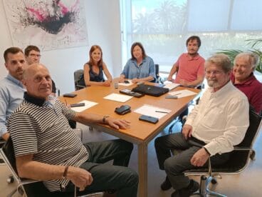 reunion del partido popular con los vecinos afectados por el deslinde