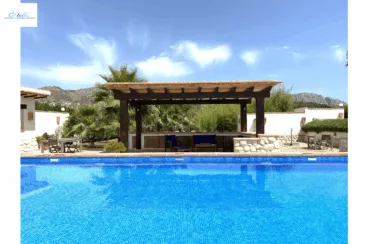 Una piscina que invita al relax y a disfrutar del buen tiempo