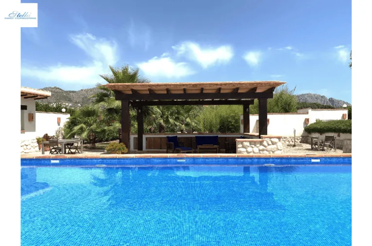 Una piscina que invita al relax y a disfrutar del buen tiempo